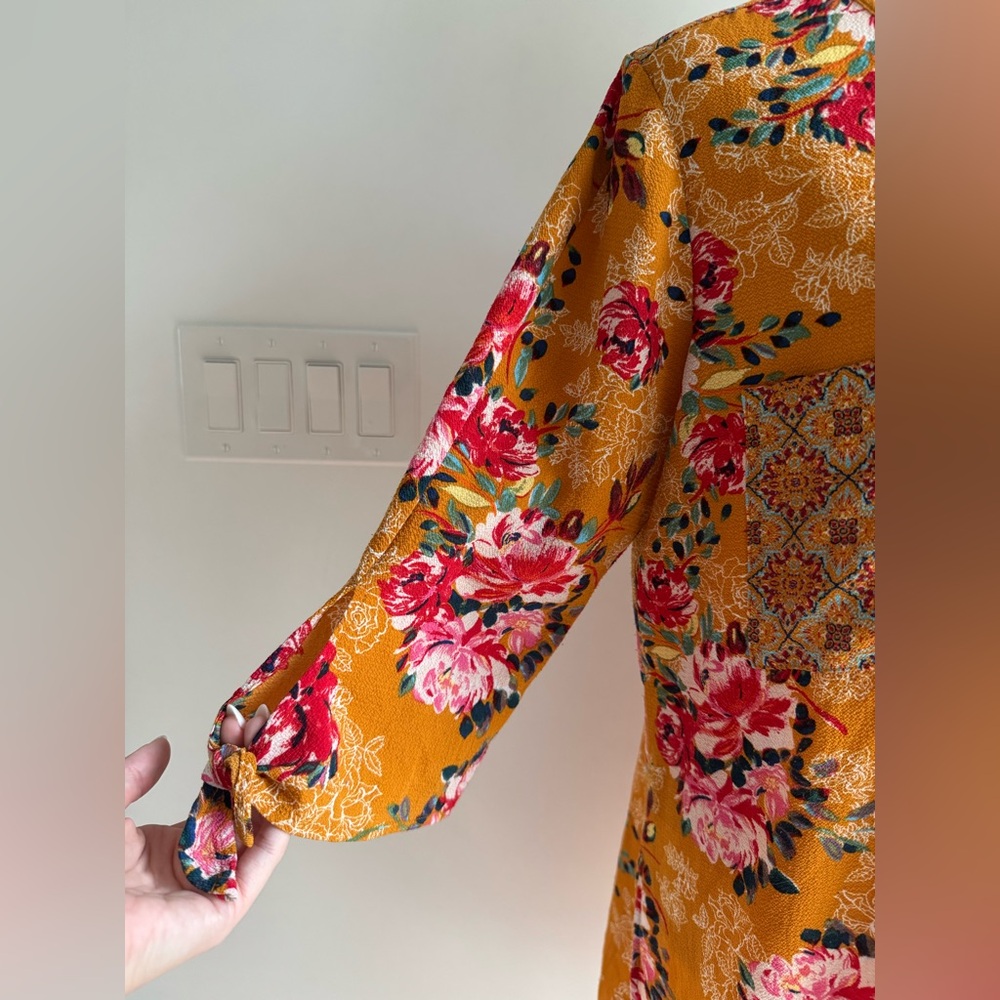 Fig & Flower Women's Gold with Red Floral Design Blouse Tunic Sz M Anthropologie - Picture 4 of 11